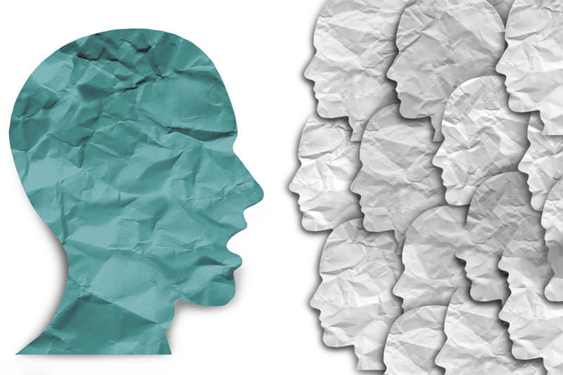 Illustrazione di una persona che parla a piu persone